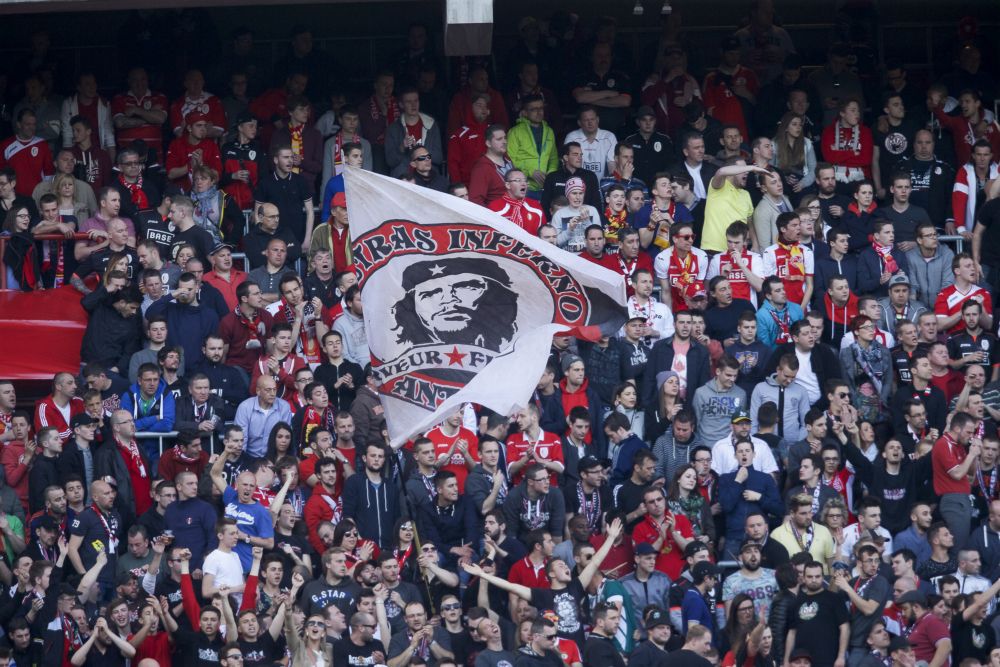 Supportersclub Standard Luik op non-actief na gejatte vlag door Anderlecht-fans