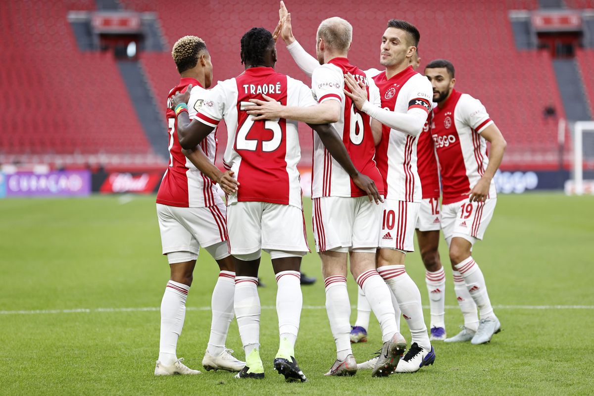 Dit is de opstelling van Ajax voor de clash met FC Midtjylland