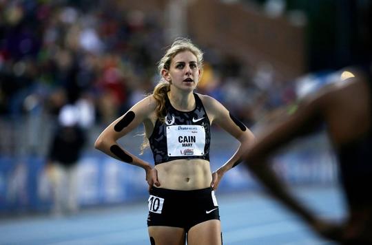 Atlete Cain eist miljoenen euro's van coach Alberto Salazar en Nike na mishandelingen
