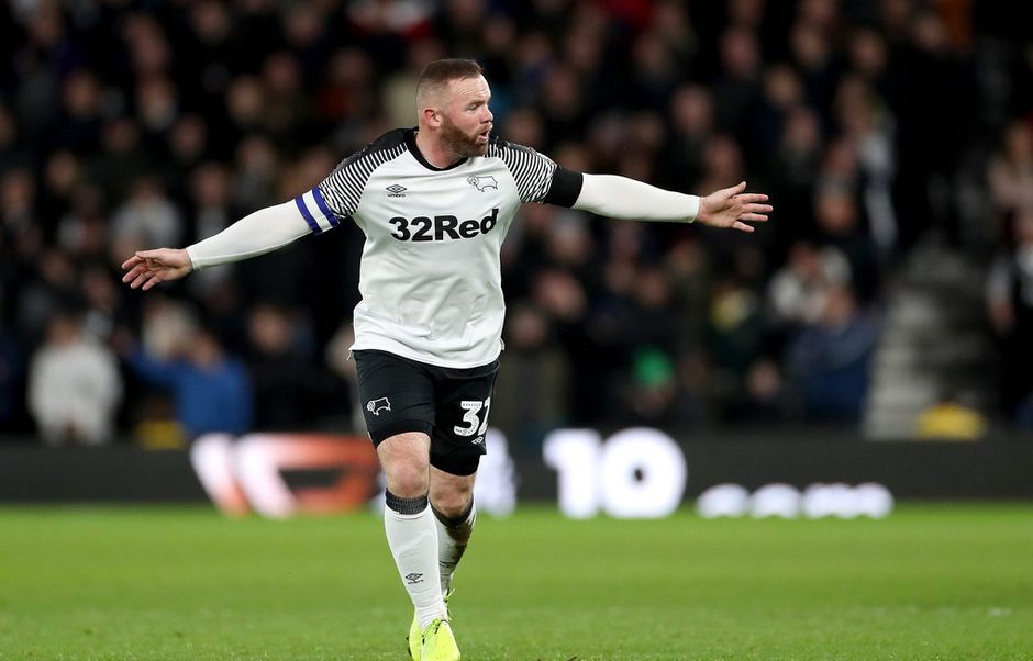 Cocu kan blij zijn: Derby County met debuterende Rooney langs Barnsley