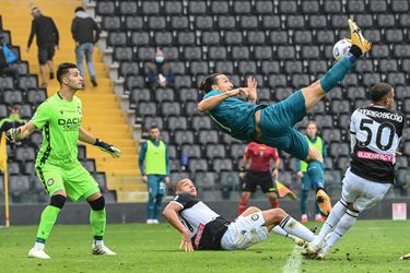 🎥 | 39-jarige Zlatan helpt AC Milan met omhaal in slotfase aan uitzege