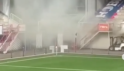 'Supporters FC Den Bosch steken containers bij TOP Oss in de hens 🔥' (video)