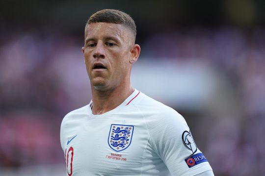 🎥 | Straalbezopen Ross Barkley gaat los zonder shirt in Dubai