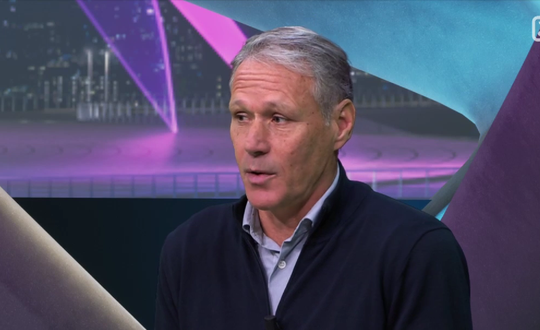 🎥​ | Marco van Basten verbaast zich over Feyenoord: 'Ze staan elkaar versuft aan te kijken'