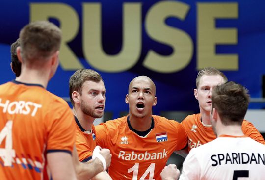 BAM! Volleyballers door op WK na 5-setter tegen Frankrijk