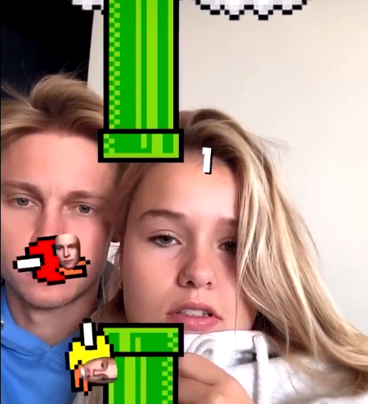 🎥 | CUTE! Frenkie en Mikky spelen samen 'Flappy Bird' 2.0, Mikky kan niet tegen verlies