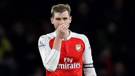 Mertesacker nog maanden geblesseerd, Wenger kiest hem als aanvoerder