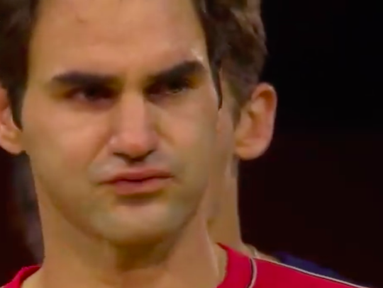 🎥 | Check hoe emotioneel Roger Federer werd na zijn 10e zege in Basel