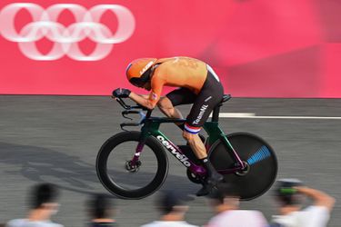 Dumoulin en bondscoach Moerenhout vol emoties na zilver: 'Speciaal voor deze dag kwam ik terug'