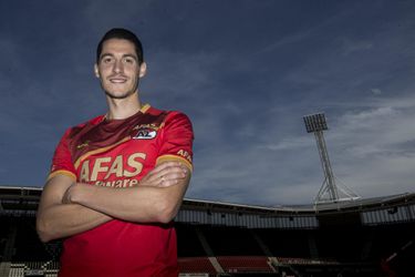 Vejinovic is blij met AZ: 'Wil weer aan spelen toekomen'