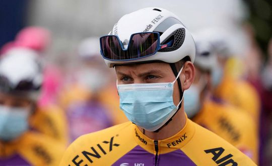 Mathieu van der Poel eenmalig in de kleuren van het shirt van zijn opa: ‘Nog mooier’