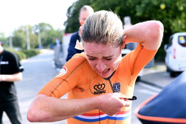 Annemiek van Vleuten ondanks brons blij voor 'gouden' Ellen van Dijk: 'Verdiende kampioen'