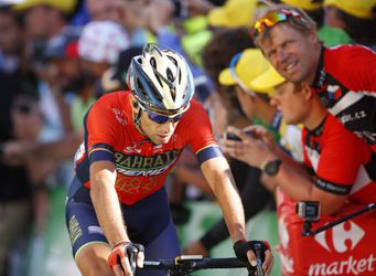 Nibali reageert op valpartij tijdens Alpe d'Huez: 'Fietsen is circus geworden'