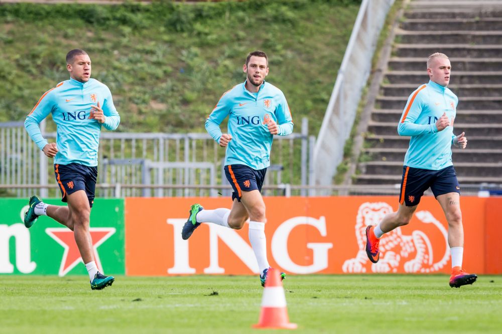 Vermoedelijke opstelling Oranje: debuut Karsdorp, Sneijder en Klaassen in de basis