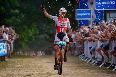 Mathieu van der Poel komt terug van vakantie en wint meteen weer een wereldbekerwedstrijd