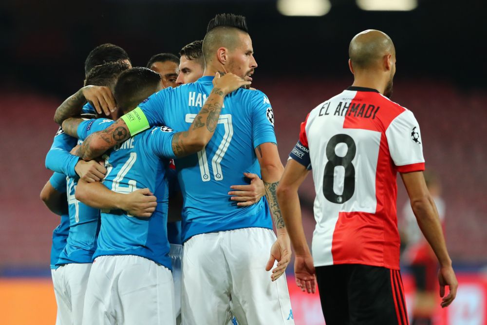 Napoli profiteert optimaal van kinderlijke fouten Feyenoord (video's)