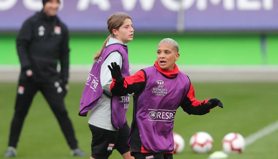 Lyon, met Shanice van de Sanden op de bank, boekt overwinning in 1e halve finale CL