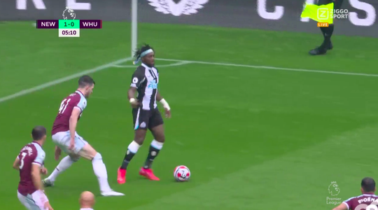 🎥 | Allan Saint-Maximin speelt Declan Rice helemaal dol bij openingstreffer Newcastle