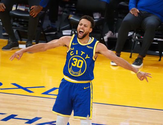 Sublieme Curry schiet Warriors nu wel voorbij Clippers