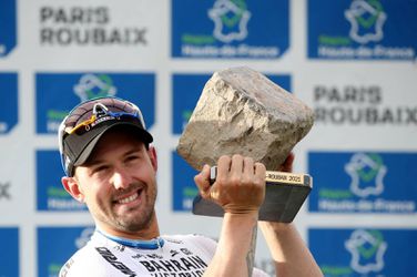 Schreeuwende Colbrelli was door het dolle heen na Parijs-Roubaix: 'Eén van mijn droomkoersen!'