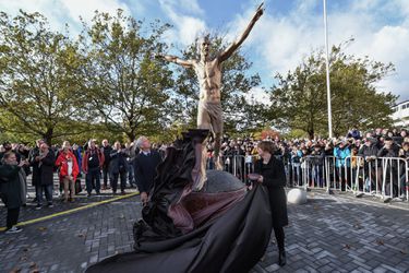 Dit is het standbeeld dat Zlatan in Zweden kreeg (foto's)