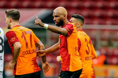 Dit is de selectie van Galatasaray voor het duel met PSV: Babel en Falcao erbij