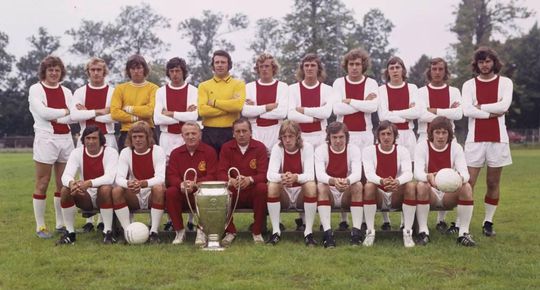 Ajax-tenue van begin jaren '70 verkozen tot mooiste OOIT