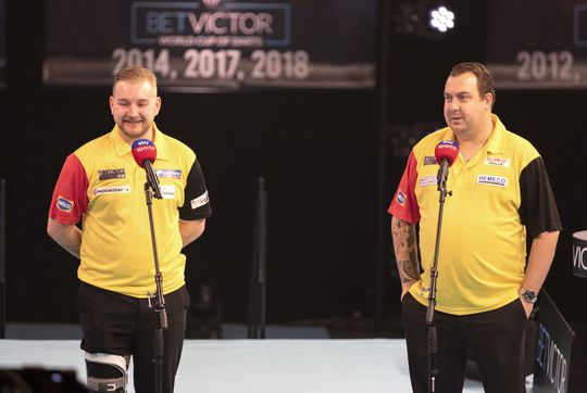 België dankzij beslissend koppelpotje langs verrassend sterke Canadezen in World Cup of Darts