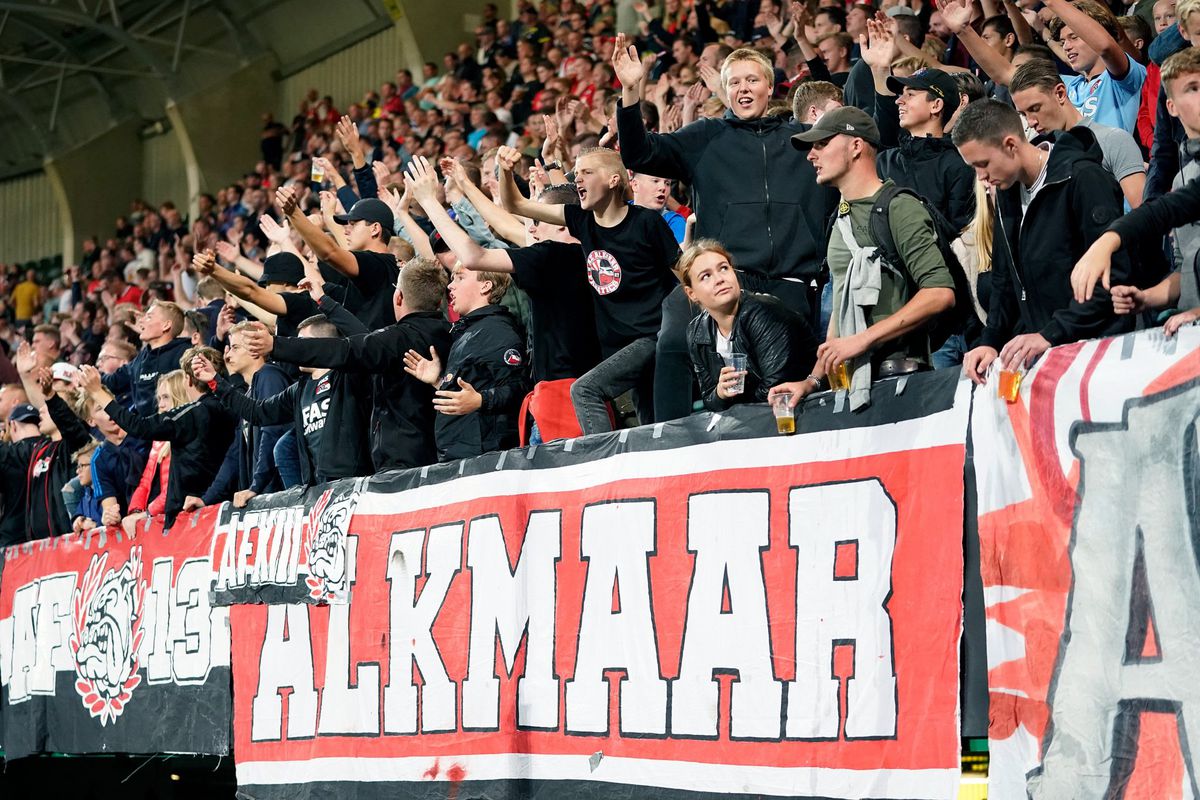 2 AZ-fans willen eigen vliegtuig huren voor United-uit: 'Ik kan alles regelen'