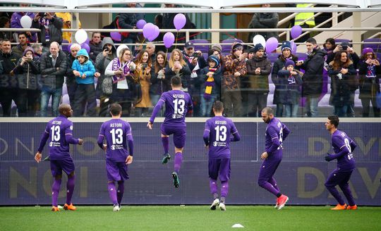 Kippenvel! Fiorentina eert overleden Astori met geweldige actie (video)