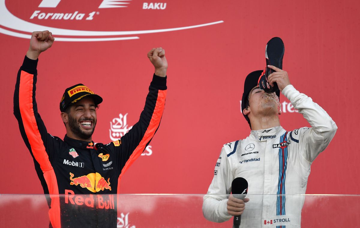 Ricciardo én Stroll doen 'shoey' na GP Bakoe (video)