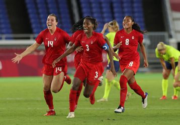 De voetbalsters van Canada pakken olympisch goud na strafschoppen