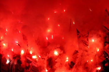 UEFA geeft Marseille flinke straf: 100.000 euro boete en wedstrijd zonder fans