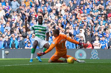 1ste Old Firm van het seizoen gewonnen door Celtic, dat meteen de koppositie pakt (video)