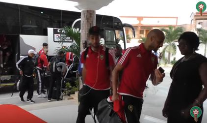 HAHA! El Ahmadi vraagt bij aankomst in Gabon meteen om WiFi (video)