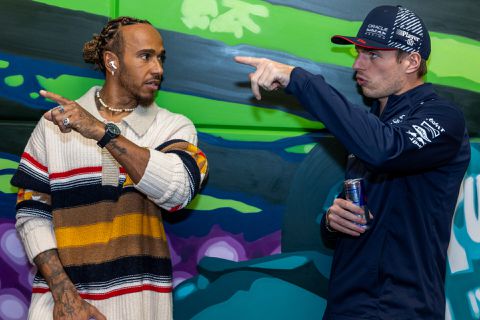 Verstappen spreekt zich uit over geruchten rond Hamilton naar Red Bull: 'Had ik niet erg gevonden'