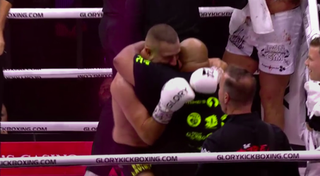 🎥 | Gökhan Saki trapt James McSweeney neer en viert zege met Badr Hari