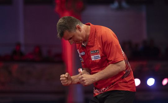 Krzysztof Ratajski sloopt Luke Humphries op World Matchplay