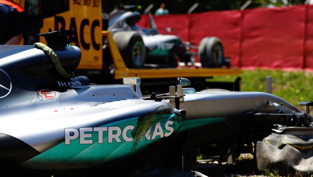 'Hamilton zegt sorry voor veroorzaken crash'