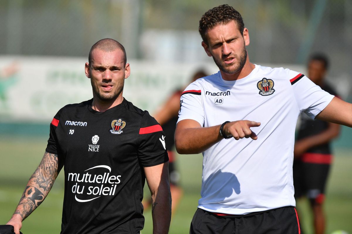 Sneijder meldt zich meteen op trainingsveld Nice (foto's)