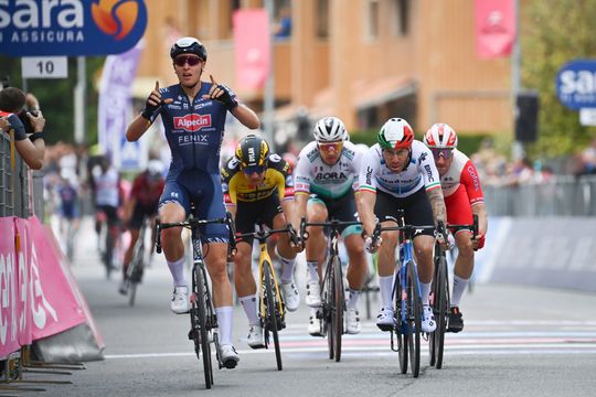Winnaar van de 2e etappe van de Giro stapt op de rustdag af: 'Dit is de verstandigste keuze'