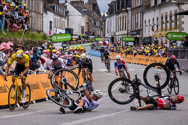 UCI-baas denkt dat alle valpartijen alléén aan de renners zelf liggen: 'Niet de schuld van het parcours'