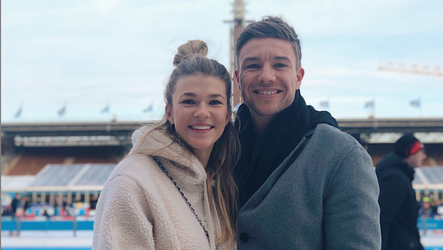 Tess Wester en Mart Lieder geven elkaar even een dikke lebber (foto)