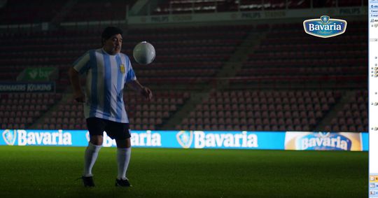 Maradona speelt legendarische Bavaria-reclame met Van Basten na (video)