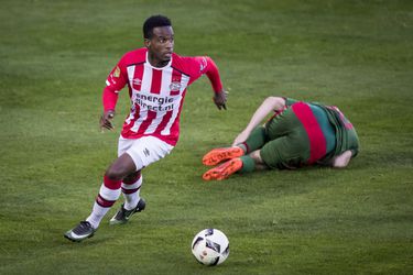 PSV'er Jozefzoon kan kiezen uit 3 clubs