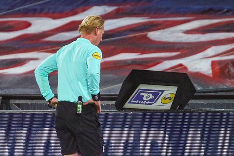 Videoscheidsrechter greep vorig seizoen bij 1/3 van alle eredivisieduels in