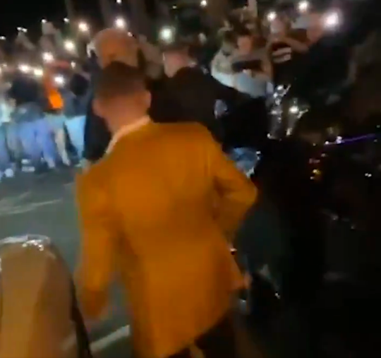 🎥 | Conor McGregor maakt toegestroomde massa fans helemaal gek: 'I love the USA'