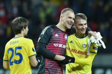 HAHA! BATE Borisov-selectie viert overwinning op Arsenal met Whopper-menuutje bij de Burger King 🍔