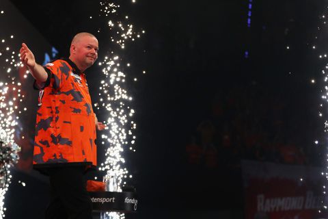 Barney staat nú al in de top 100 van de PDC-ranglijst