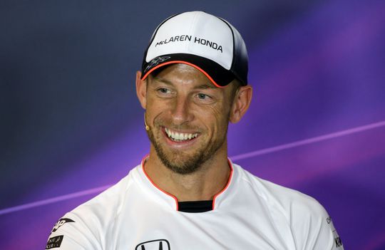 Button wil Rosberg best van de baan rijden: 'Hamilton kan mij vast wel betalen'